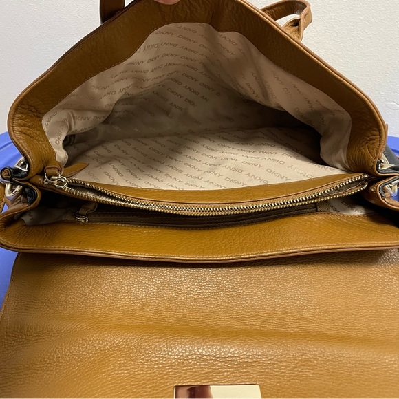 DKNY Brown leather handbag medium size perfect for fall/winter - Picture 10 of 12